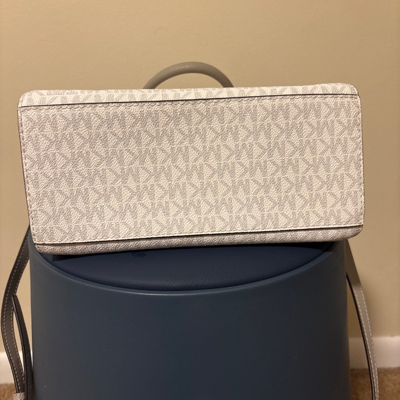 Michael Kors Purse - Picture 3 of 4